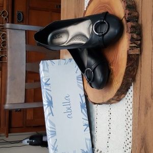 Women's Flats (Abella) brand. Size 9